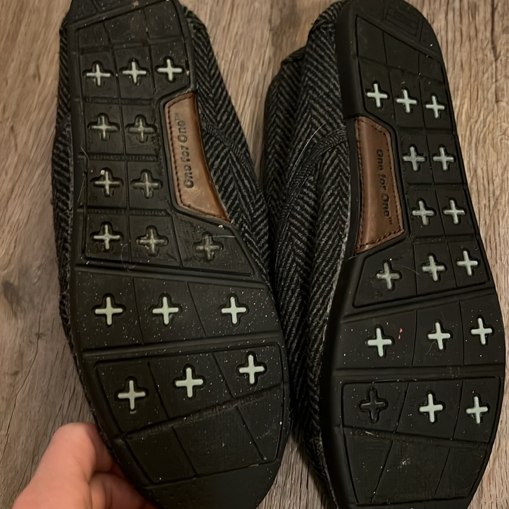 TOMS Black Herringbone Slip-On Shoes - Picture 3 of 3